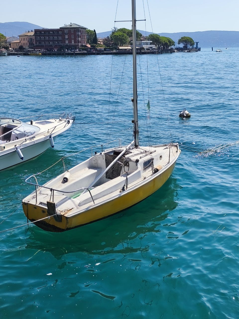 Avviso pubblico di rimozione unit� di navigazione presso Golfo di Maderno natante n. 1